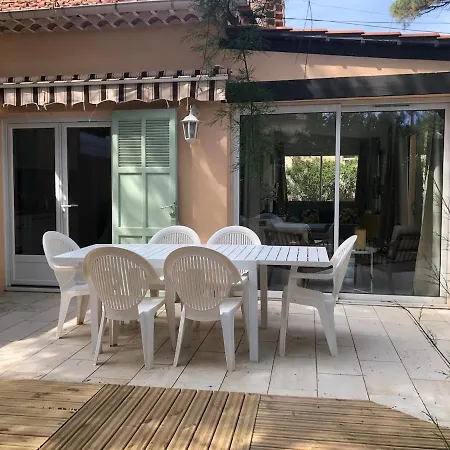 Holiday home Maison Bord De Climatisee La Capte , *