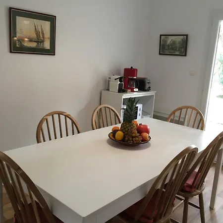 Holiday home Maison Bord De Climatisee La Capte ,